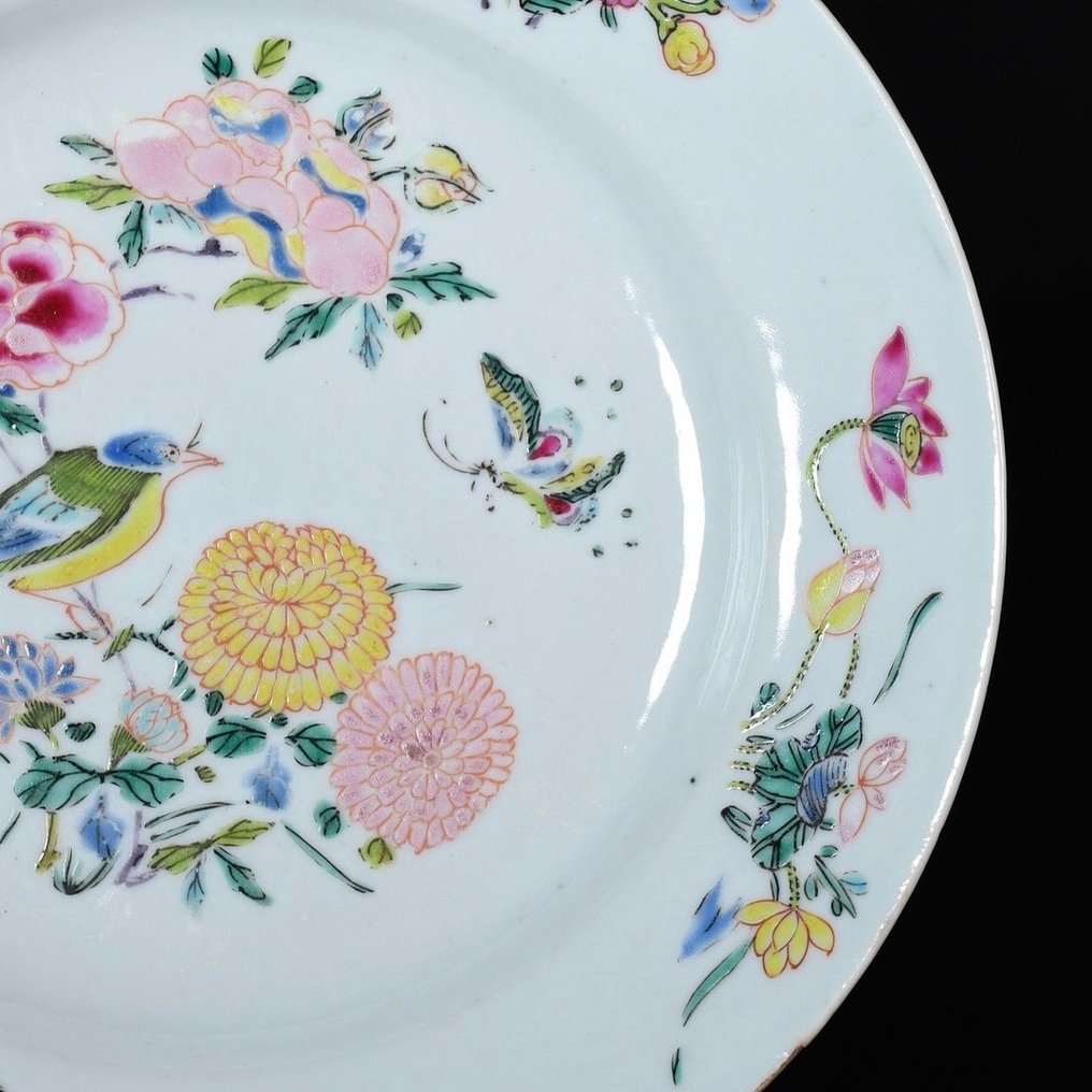 盤子 - Assiette en porcelaine aux émaux de la Famille Rose à décor d'oiseaux et fleurs -  #2.1