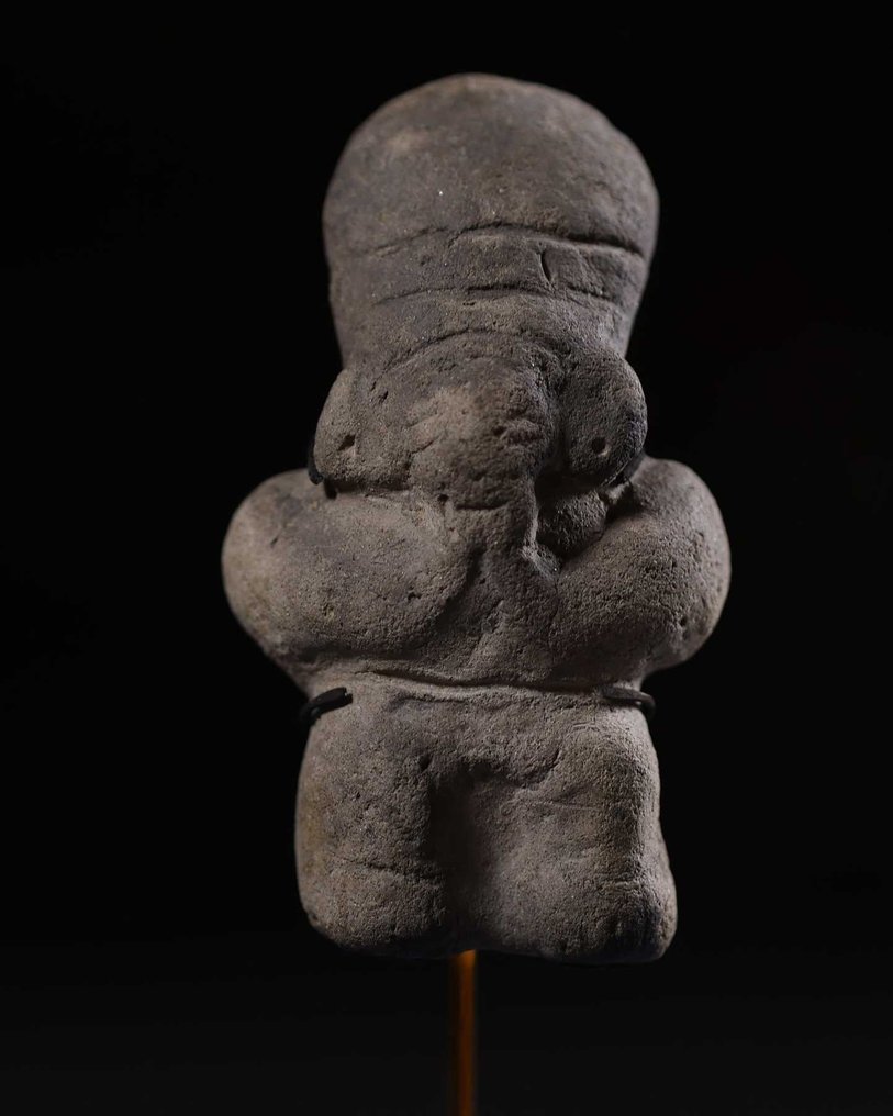Präkolumbianisch Tumaco La Tolita-Skulptur. Spanische Exportlizenz. Ständer und Urne im Lieferumfang enthalten. - 8 cm #1.1