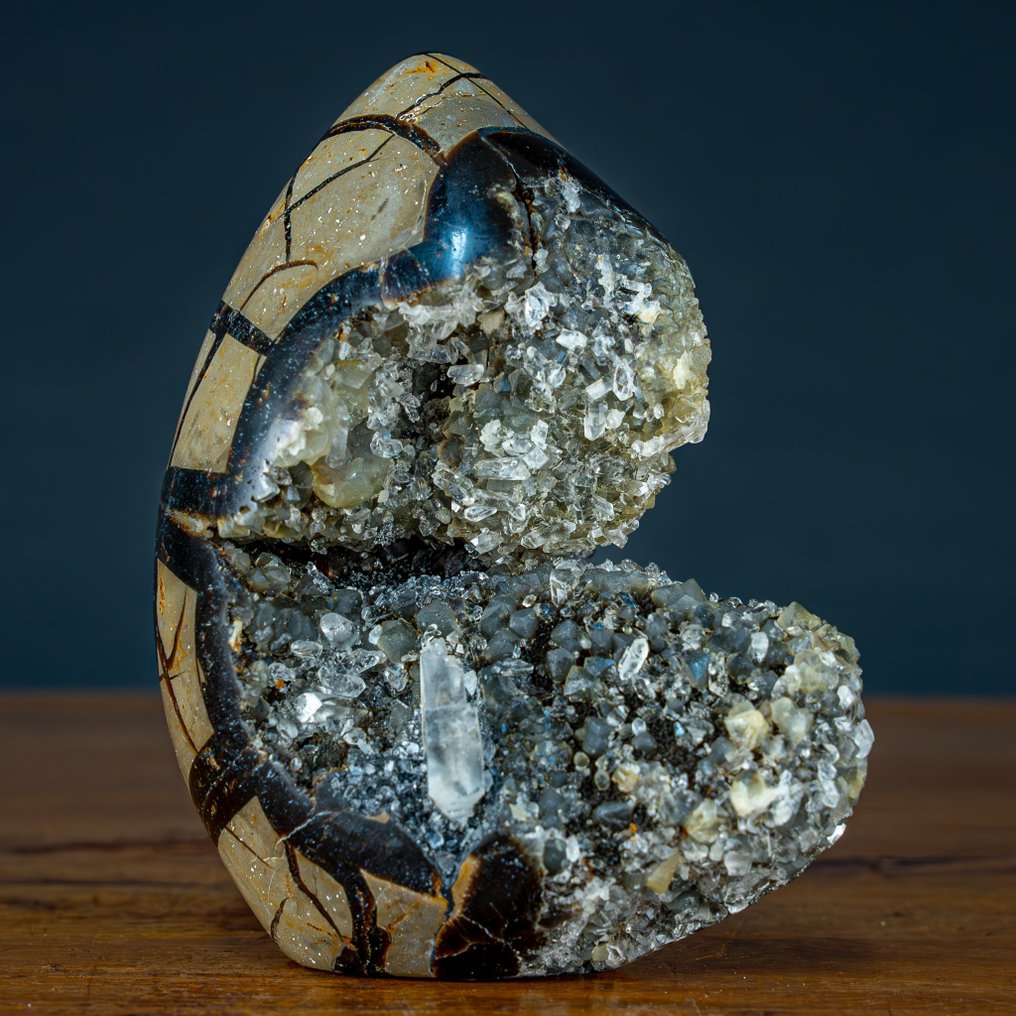Geodo Septário Natural de Alta Qualidade Com cristais de calcita- 1306.51 g #1.2