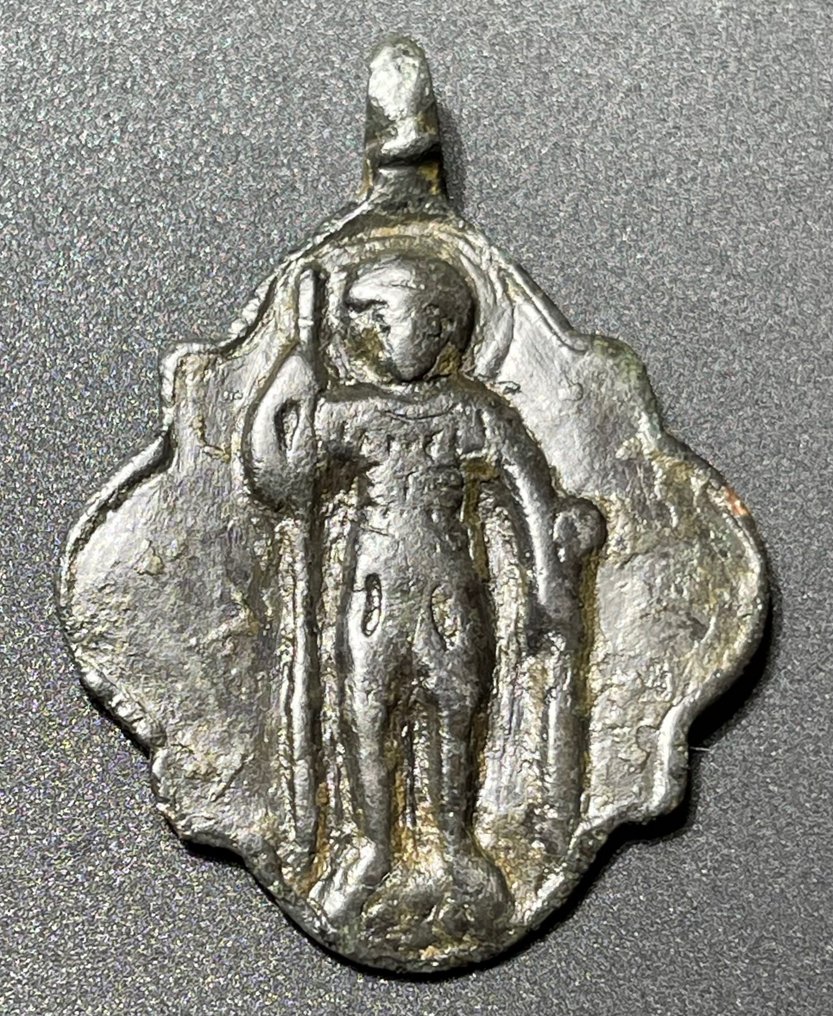 Bizantino Bronzo Icona pendente con l'immagine di San Teodoro militare in abiti militari, Nimbate, con in mano una #1.2