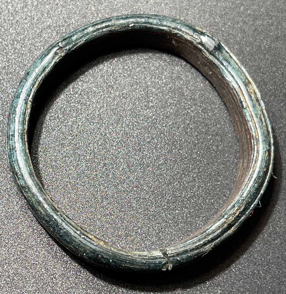 Romain antique Verre Joli petit bracelet-anneau pour cheveux avec une belle couleur bleu foncé. Avec une licence #1.2