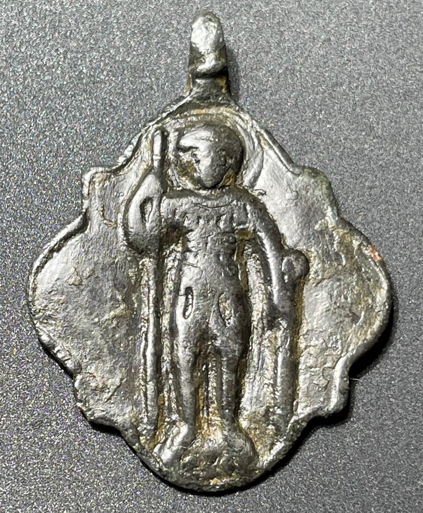 Bizantino Bronzo Icona pendente con l'immagine di San Teodoro militare in abiti militari, Nimbate, con in mano una #1.1