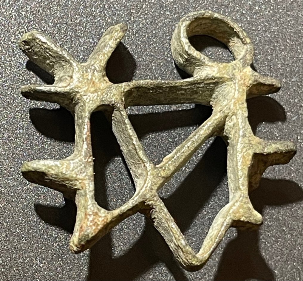 Byzantinisch Bronze Brotstempel in Form eines Monogramms (Kombination von Buchstaben, die in einem einzigen #1.1