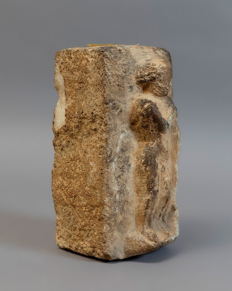 Romersk antikk Marmor Erotisk relieff med en naken mann. 3. århundre e.Kr. 18 cm H. #1.2