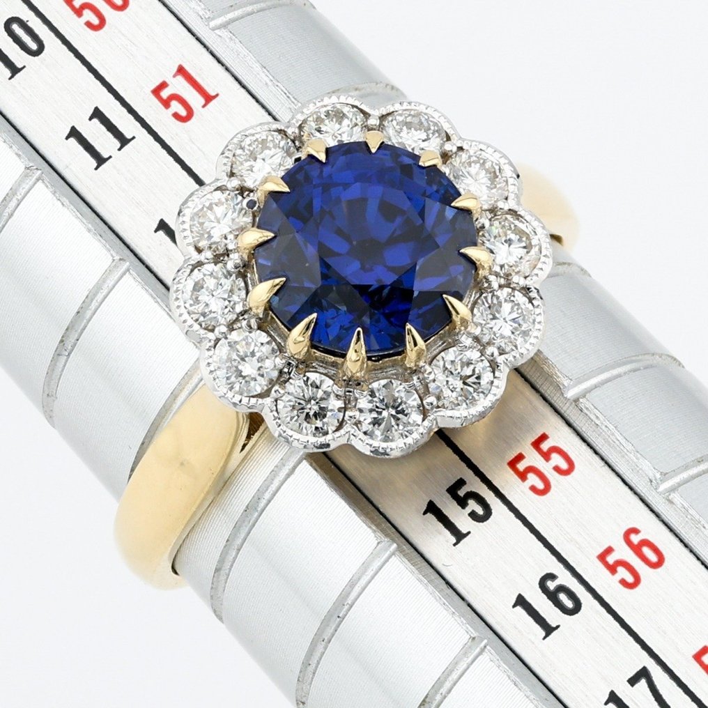 [GRS Certified] - (Royal Blue Sapphire) 2.50 Cts - (Diamond) 0.53 Cts (12) Pcs - 18 kt. Bicolour - Ring #2.1
