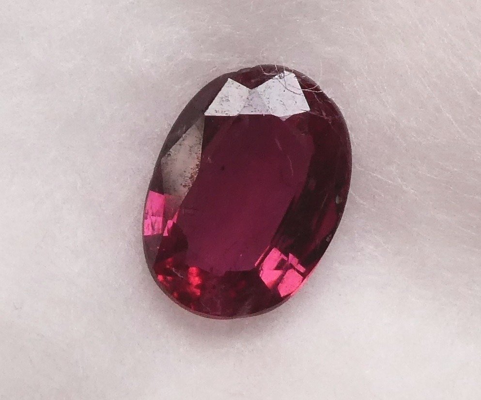 Piros Rubin  - 1.34 ct - Lotus Gemology #2.1