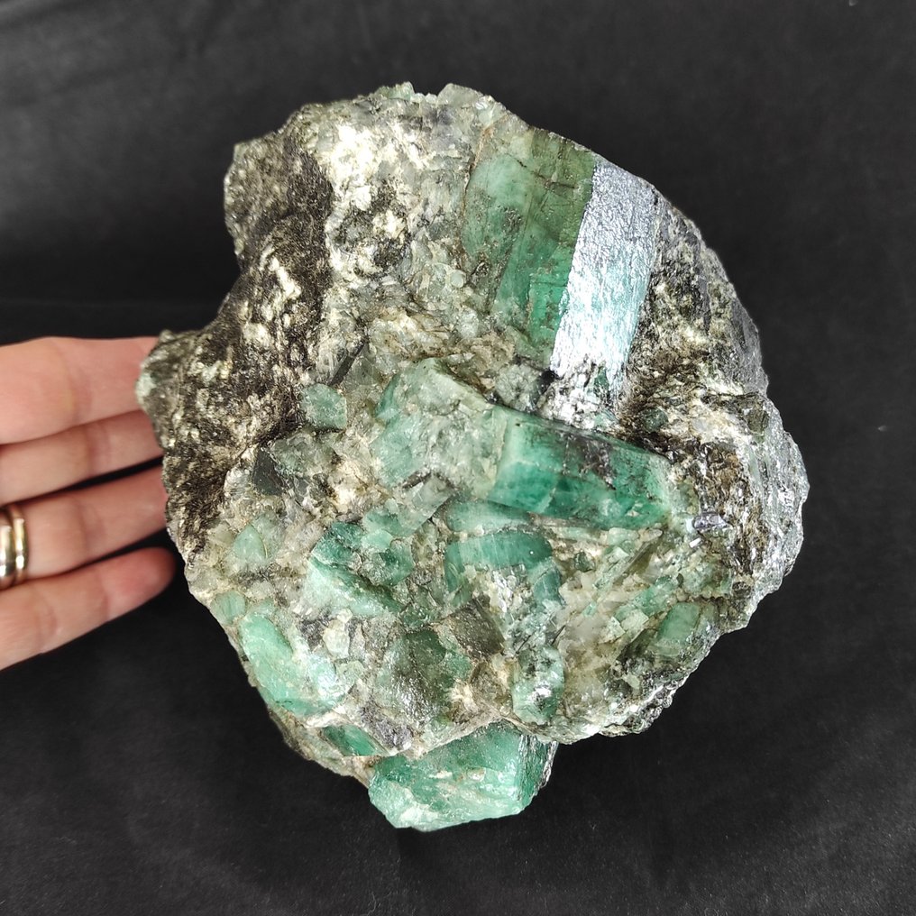 Smaragd Krystall i matriks - Høyde: 13 cm - Bredde: 10 cm- 2140 g - (1) #1.1