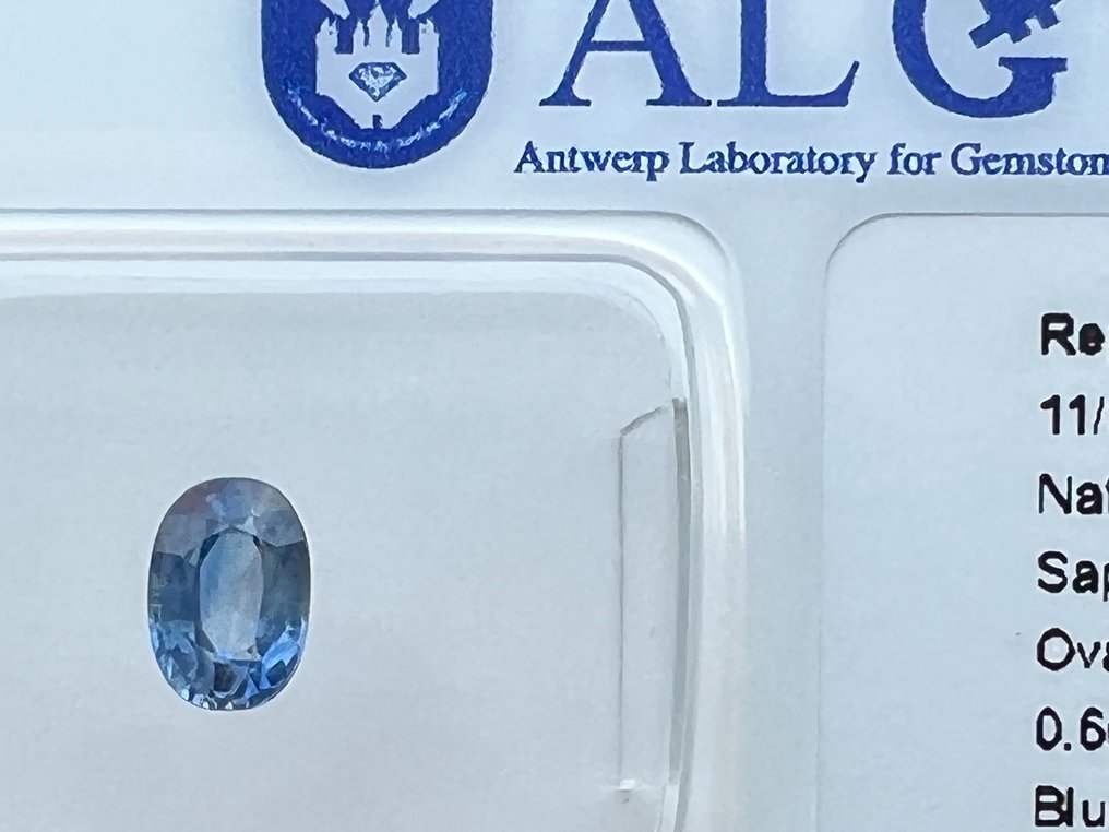 Blauw Saffier  - 0.66 ct - Antwerp Laboratory for Gemstone Testing (ALGT) #2.1