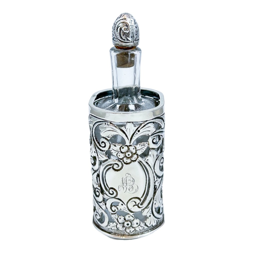 Arthur Willmore Pennington (1897) - Large Victorian glass perfume scent bottle in Art Nouveau sterling silver pierced sleeve with - Bouteille de parfum (2) - Argent 925 #1.1