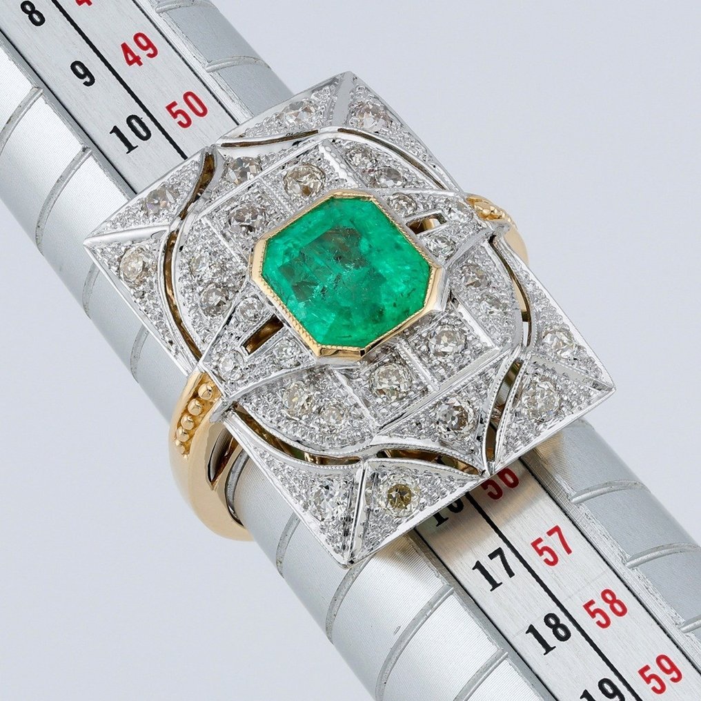 [IGI Certified] - (Emerald) 2.41 Cts - (Diamond) 1.03 Cts (28) Pcs - 14 K Bicolor - Anel #2.1