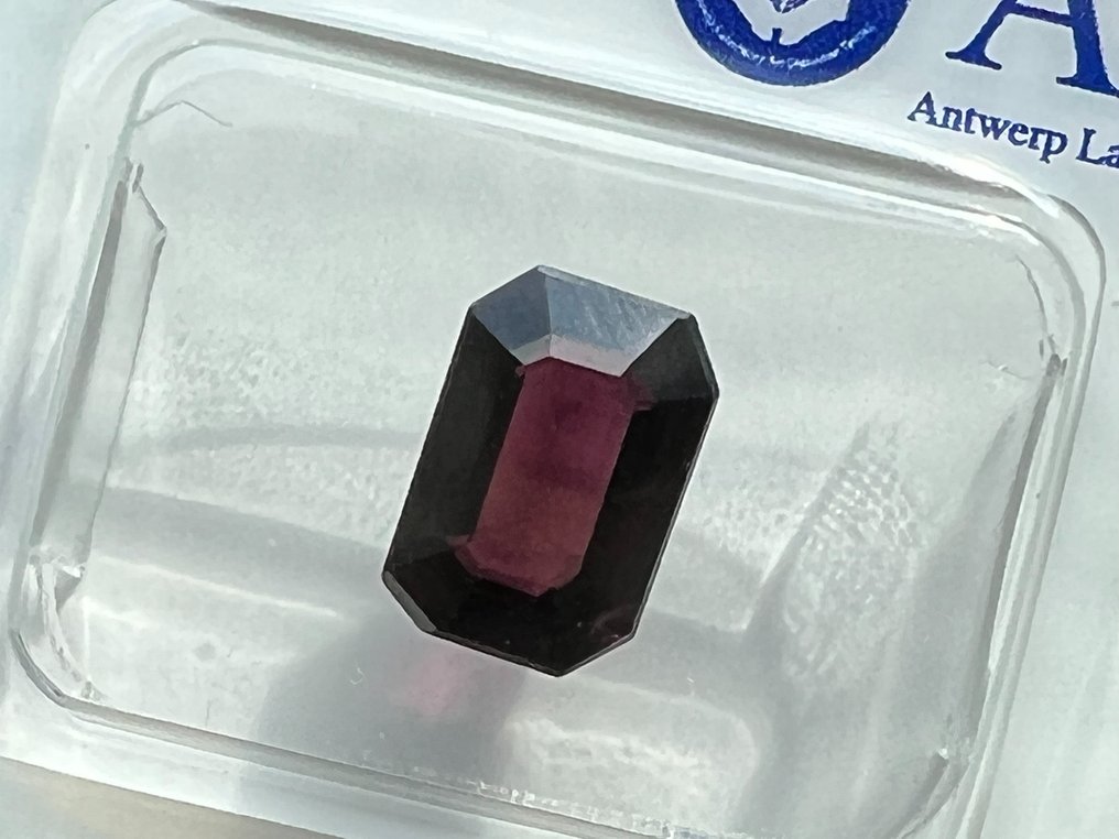 紅色, 紫色 尖晶石  - 1.82 ct - Antwerp Laboratory for Gemstone Testing (ALGT) - 深紅紫色 #1.1