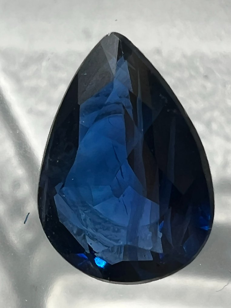 Blauw Saffier  - 0.50 ct - Antwerp Laboratory for Gemstone Testing (ALGT) - Diep/donkerblauw #3.1