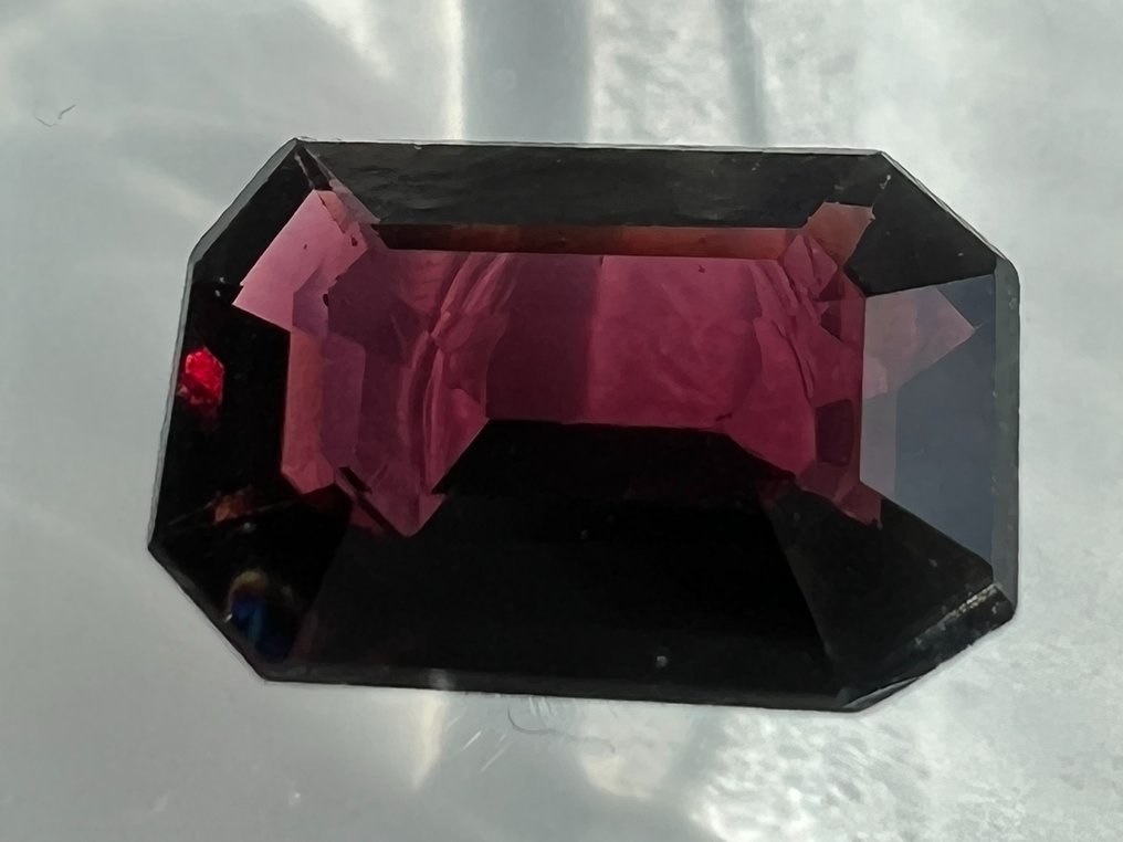 紫色, 红色 尖晶石  - 1.82 ct - 安特卫普宝石检测实验室（ALGT） - 深红紫色 #2.3