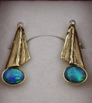 Earrings - 14 kt. Yellow gold Opal - Diamond  #1.1