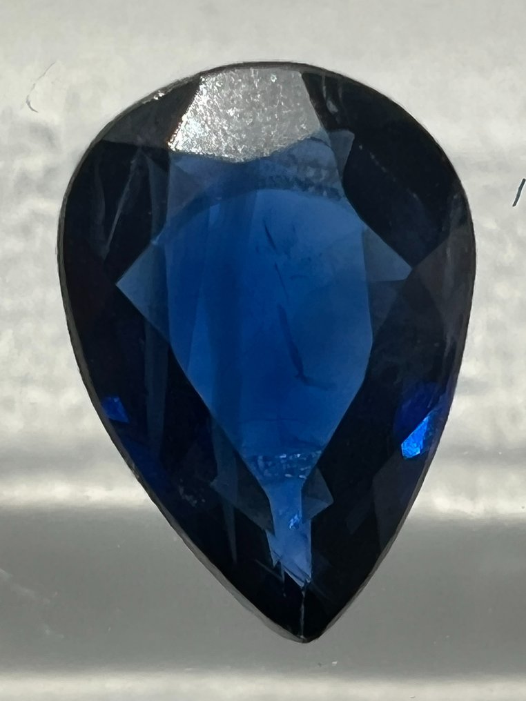 Blauw Saffier  - 0.50 ct - Antwerp Laboratory for Gemstone Testing (ALGT) - Diep/donkerblauw #3.2