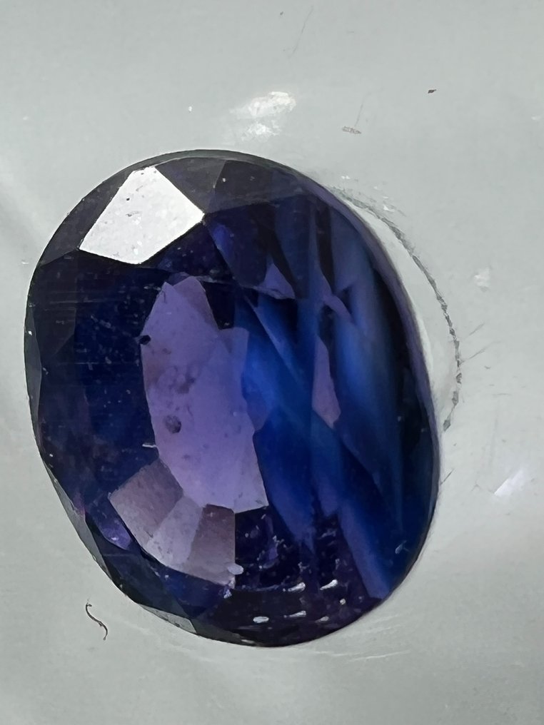 Blå, Tofarvet, Violet Safir  - 0.85 ct - Antwerp Laboratory for Gemstone Testing (ALGT) - Dyb blå/dyb lilla #1.1