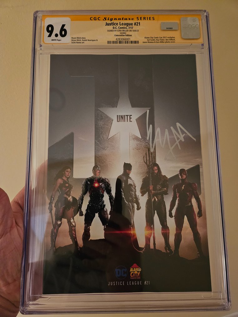 Justice League 21 - CGC 9.6 Signed by Ezra Miller - 1 Comic - Ensipainos - 2017 #3.2