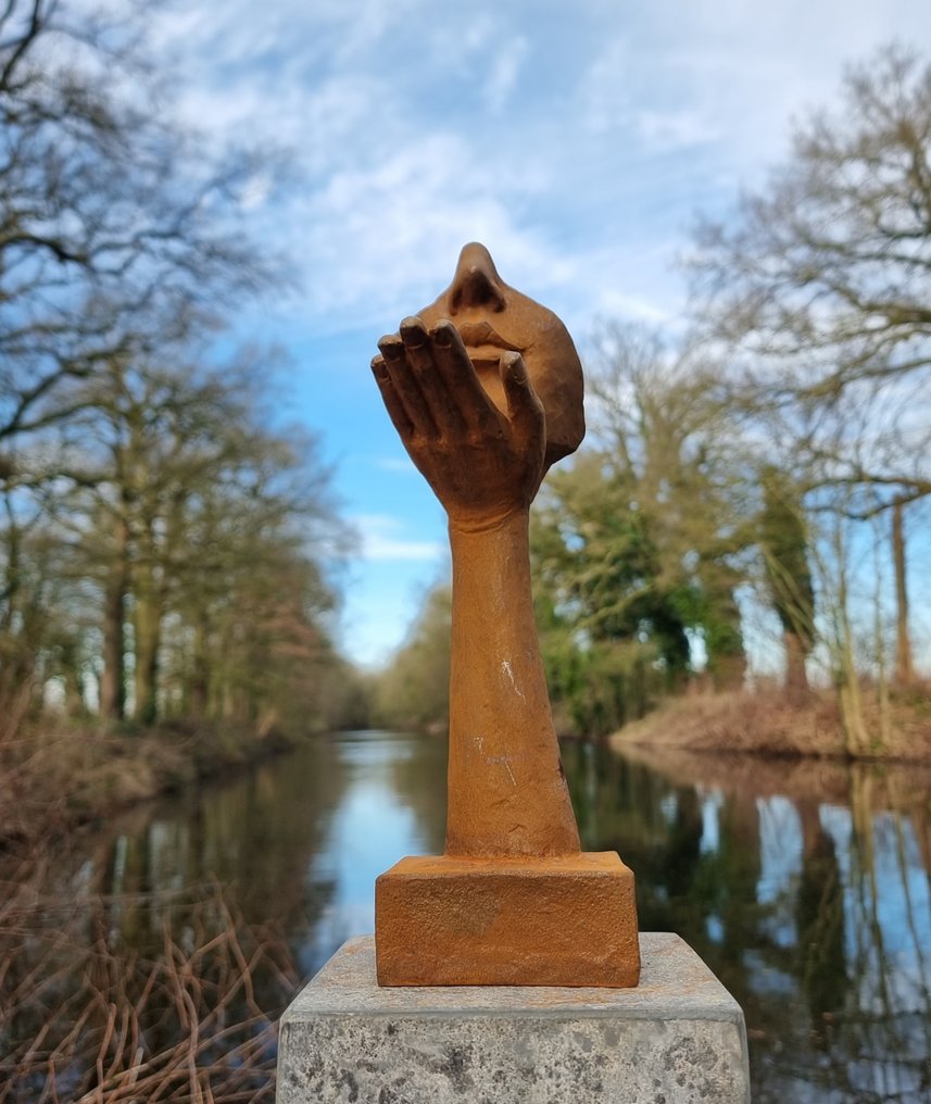 Statuetta - Girl waiving a kiss - Ferro #3.2