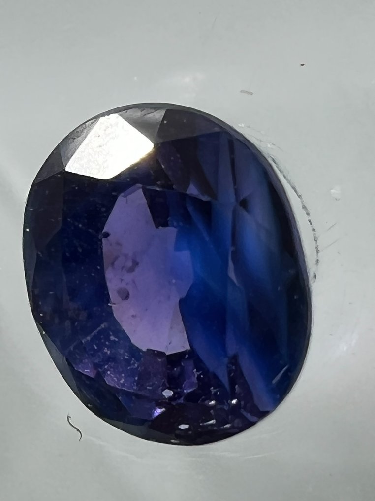 Blå, Tofarvet, Violet Safir  - 0.85 ct - Antwerp Laboratory for Gemstone Testing (ALGT) - Dyb blå/dyb lilla #3.1