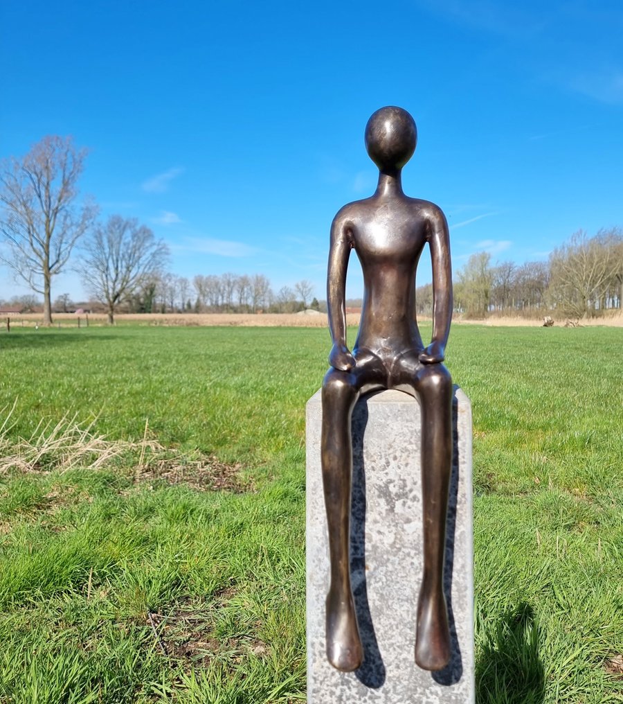 小塑像 - Minimalist dreaming man - 青銅色 #3.2