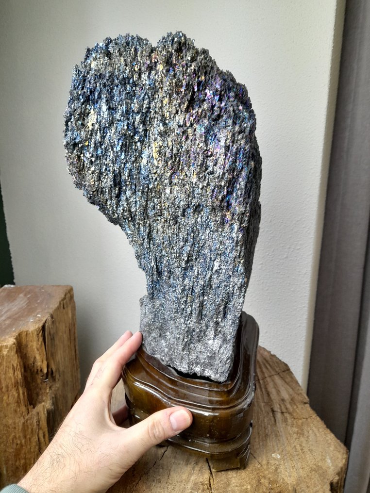 Pièce supérieure en carbure de silicium minéral - sur support en bois - Hauteur : 37 cm - Largeur : 17 cm- 5.5 kg #1.2