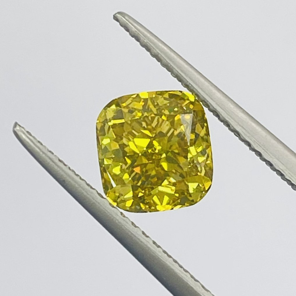 1 pcs 钻石 - 2.01 ct - 枕形 - Color Enhanced - 深彩黄带褐 - VVS2 极轻微内含二级, GIA #1.1