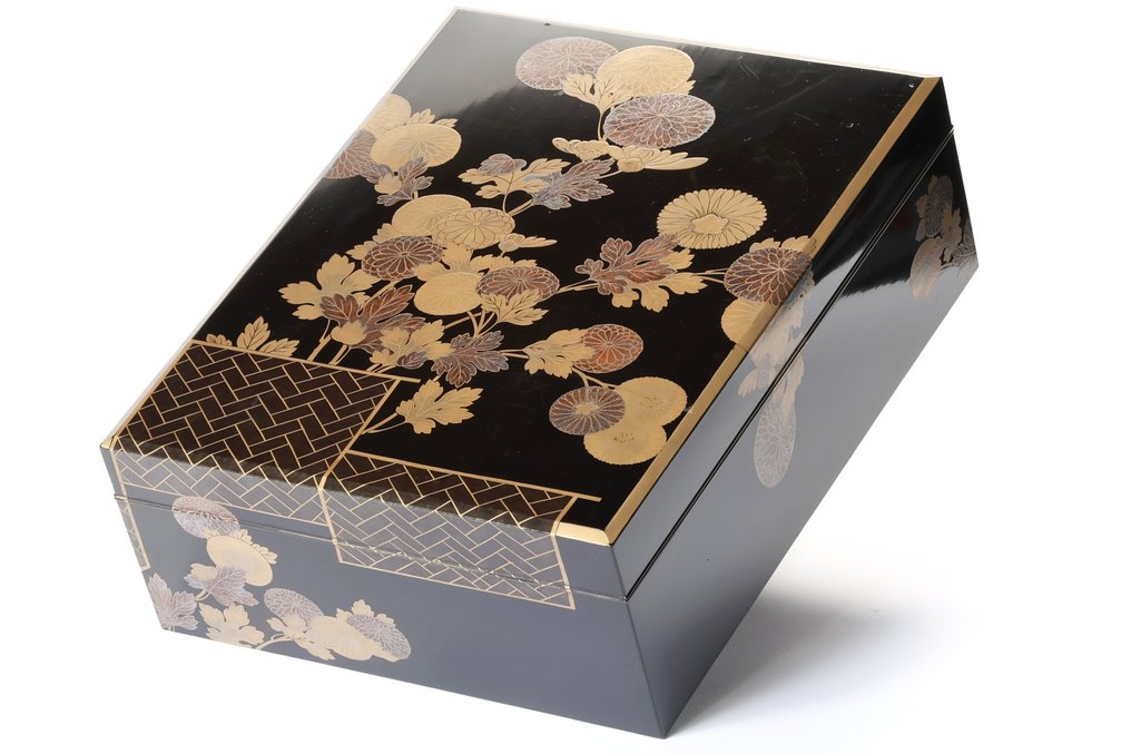 Chrysanthemum Maki-e Ryoshibako and Suzuribako with Nashiji Interior - Boks - Lakeret træ #2.1