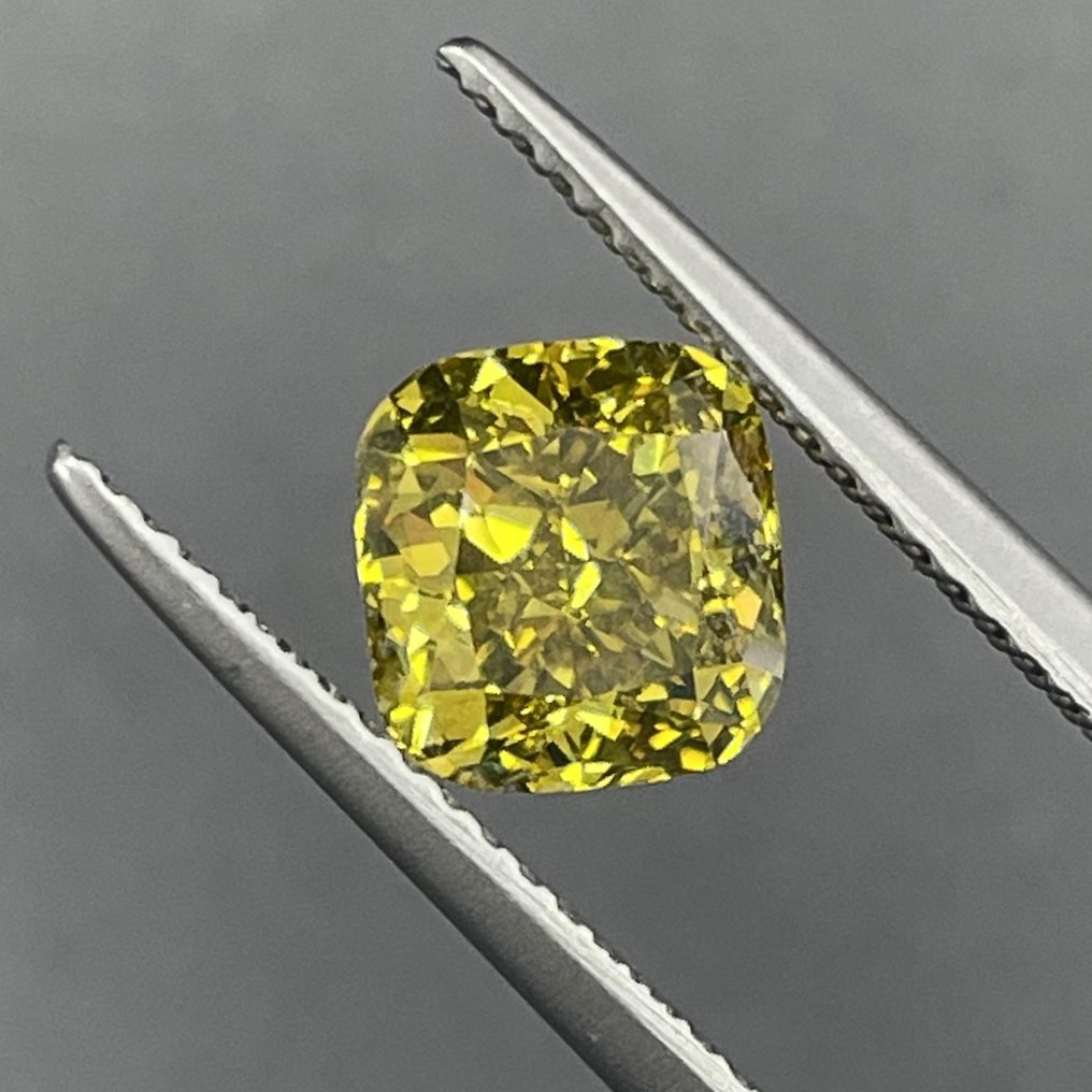 1 pcs 钻石 - 2.01 ct - 枕形 - Color Enhanced - 深彩黄带褐 - VVS2 极轻微内含二级, GIA #1.2