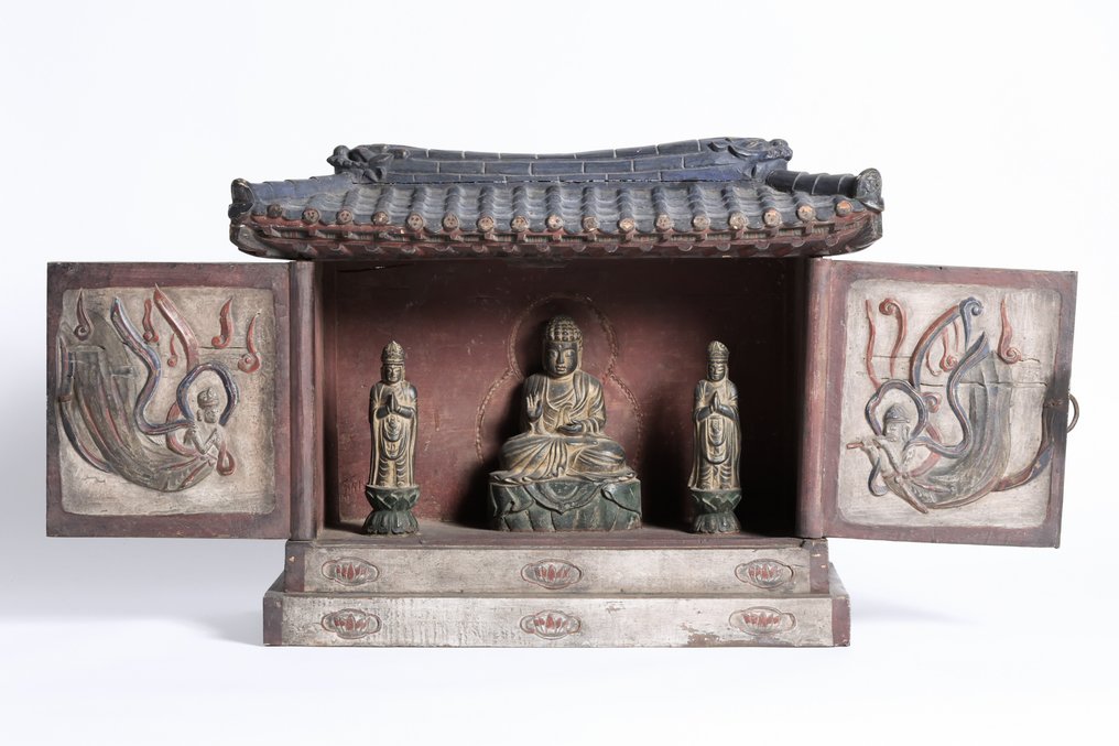 The Shaka Triad 釈迦三尊 in Zushi Alter Cabinet Depicting Kongōrikishi (Vajra Warriors) and Celestial - 塑像 木 - 日本 #1.1