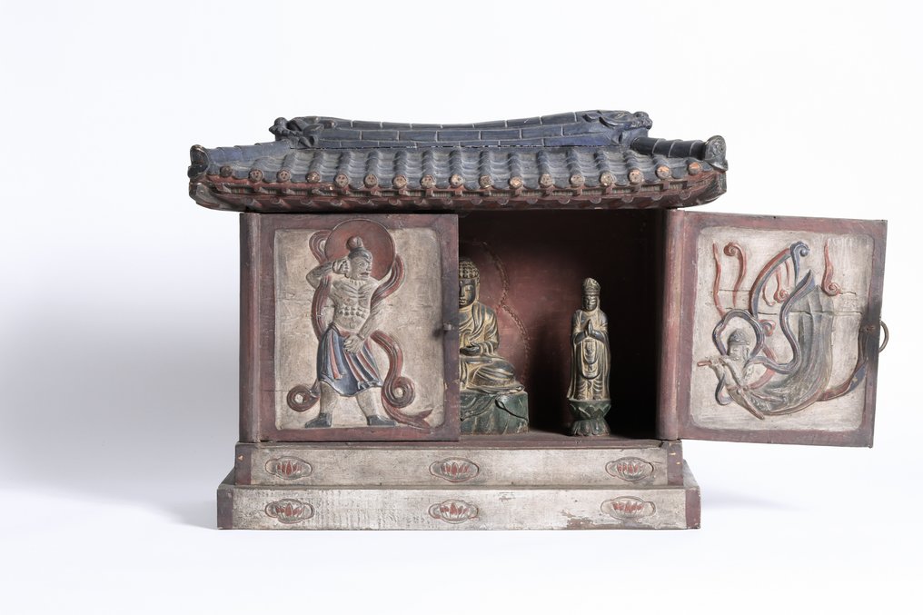 The Shaka Triad 釈迦三尊 in Zushi Alter Cabinet Depicting Kongōrikishi (Vajra Warriors) and Celestial - 塑像 木 - 日本 #2.1