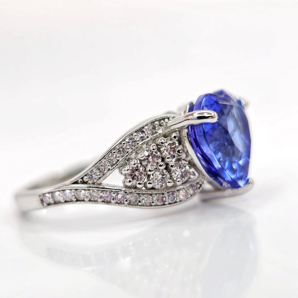 4.05 ct Blue Tanzanite & 0.55 ct N.Fancy Pink Diamond Ring - 4.33 gr - Pierścionek - 14-karatowe Białe złoto Tanzanit  #2.1
