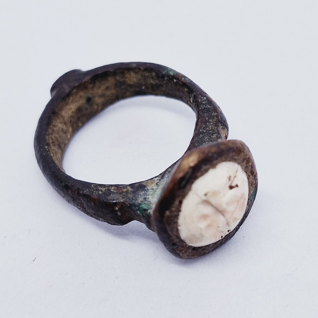 Griechisch-baktrisch Bronze und Marmor Ring mit Herrscherkopf-Intaglio - 30 mm #1.2