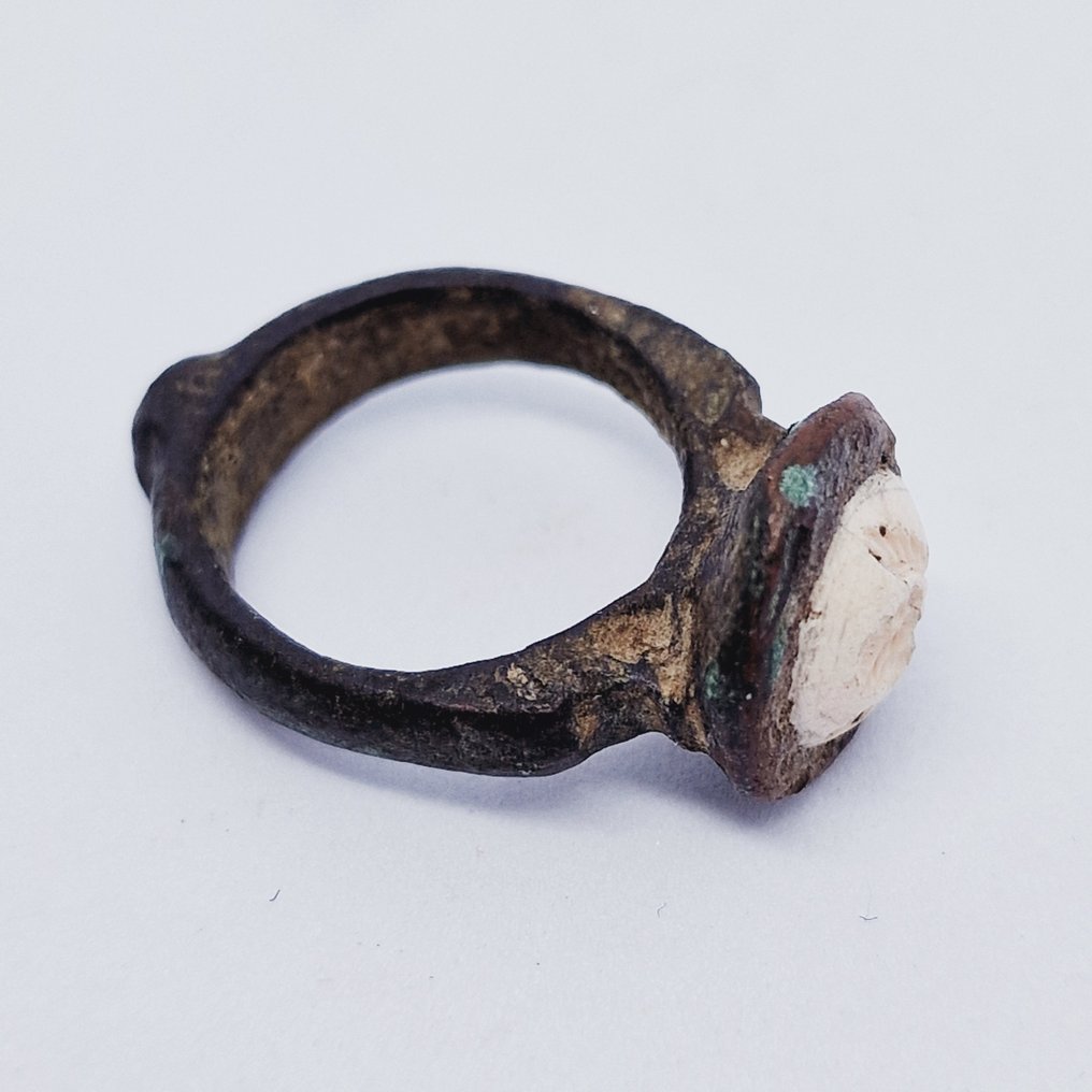 Griechisch-baktrisch Bronze und Marmor Ring mit Herrscherkopf-Intaglio - 30 mm #2.1