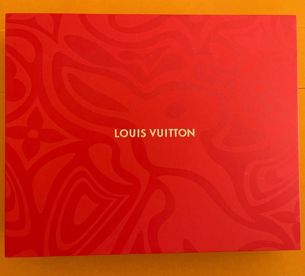 Samling av märkes-merchandise - En ohittbar och MYCKET sällsynt Louis Vuitton-låda med ett papperssamlingsset #1.3