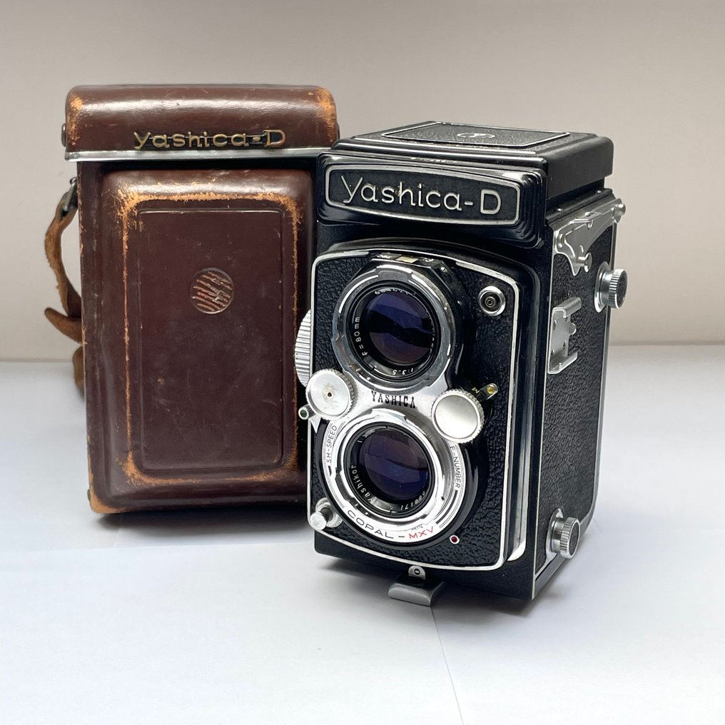 Yashica - D met Yashikor 80mm F/3.5 + Leather case Twin lens reflex camera (TLR) #1.1