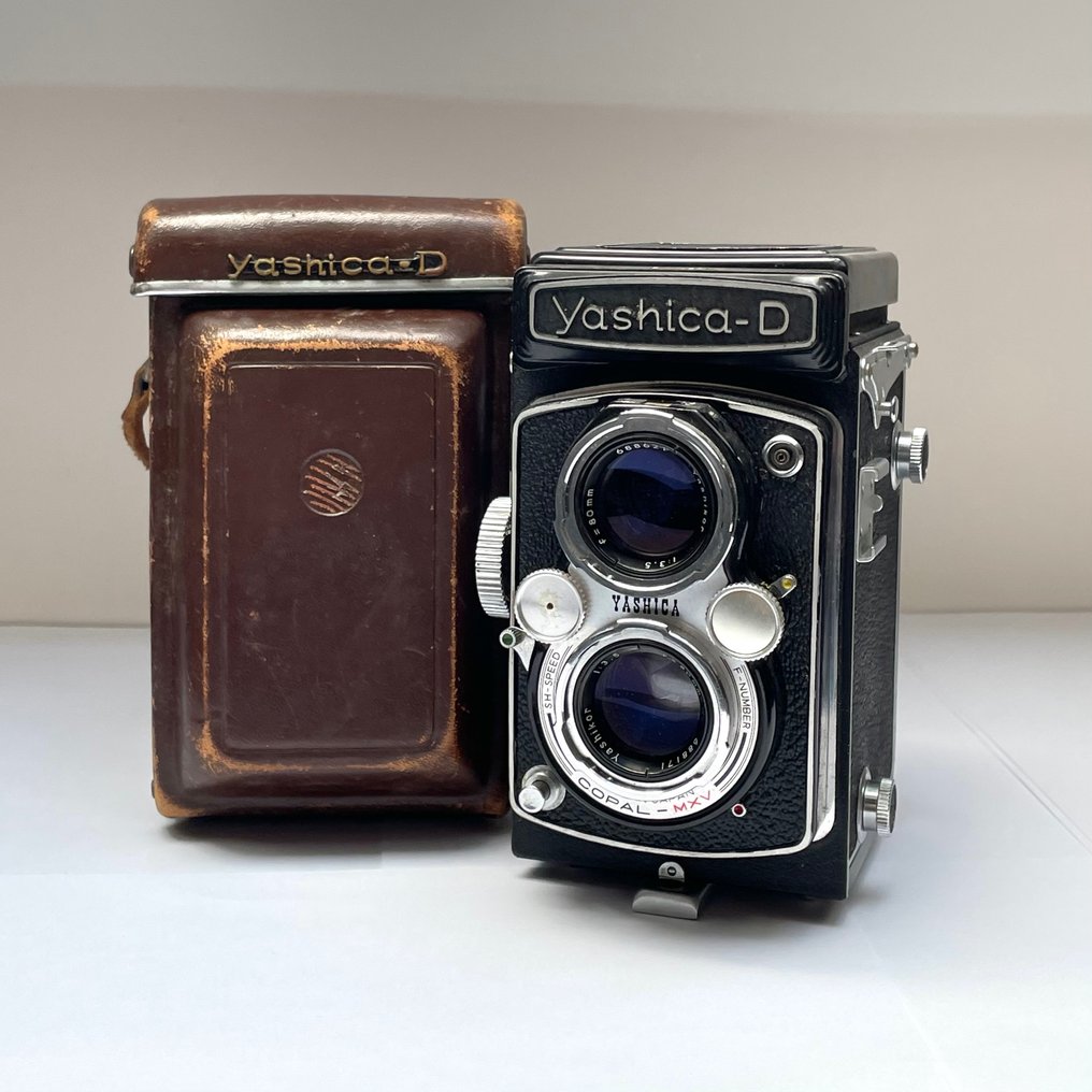 Yashica - D met Yashikor 80mm F/3.5 + Leather case Twin lens reflex camera (TLR) #2.1