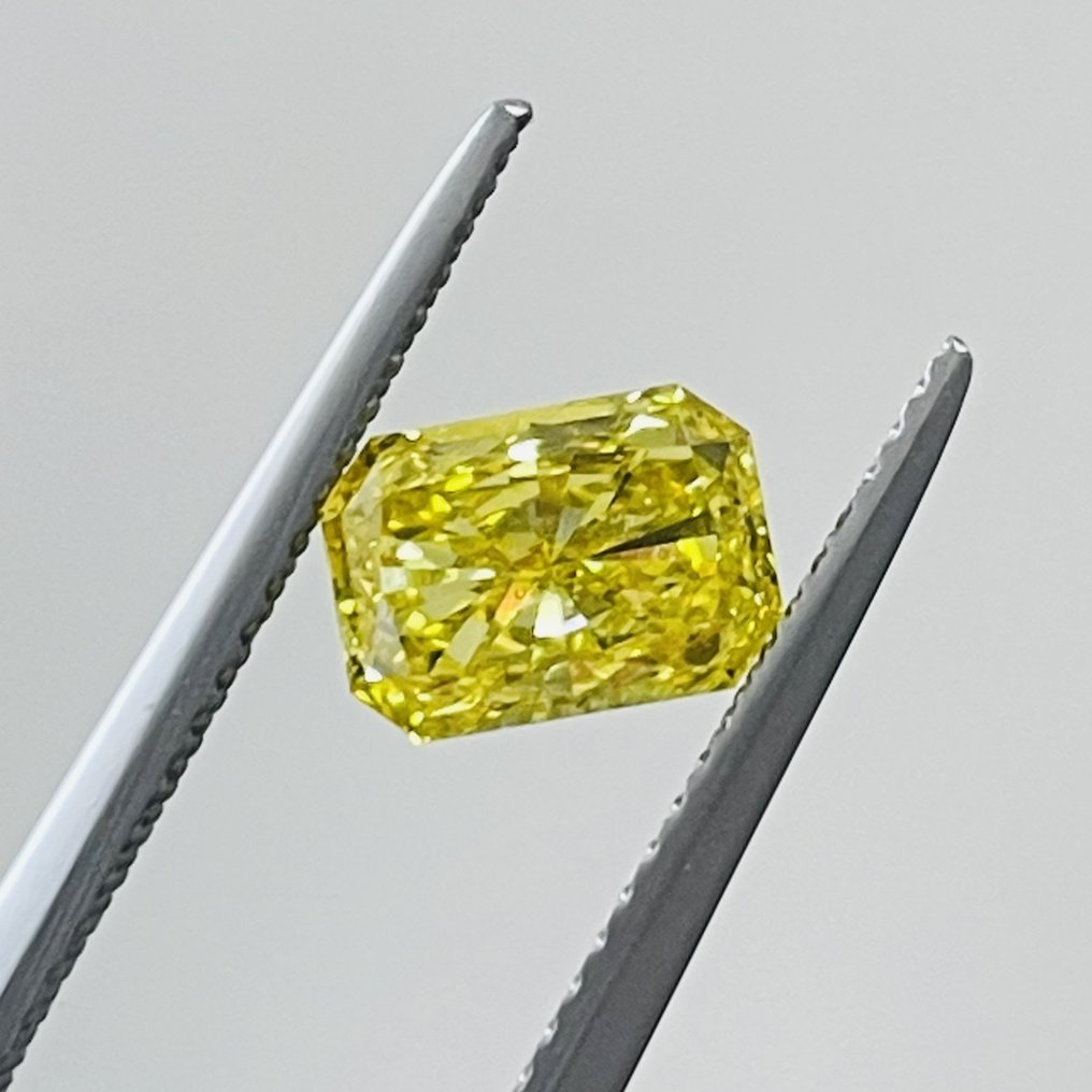 1 pcs 钻石  (经彩色处理)  - 1.22 ct - 雷地恩型 - Fancy vivid 黄色 - VVS1 极轻微内含一级 - 美国宝石研究院（GIA） #2.1