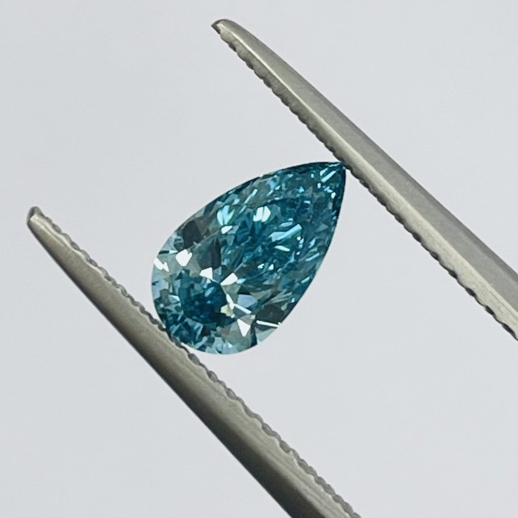 1 pcs Diamant  (Culoare tratată)  - 0.70 ct - Pară - Fancy vivid Verde Albastru - VVS1 #1.2