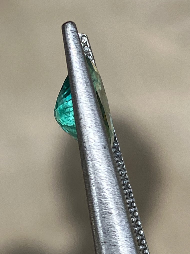 1 pcs  绿色 祖母绿  - 1.27 ct - 美国宝石研究院（GIA） #3.2