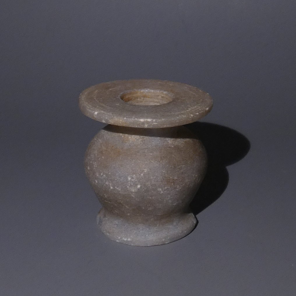 Oldtidens Egypt Anhydritt Fin Kohl Jar. Middle Kingdom, 11. - 12. dynasti. - 4.5 cm #1.1
