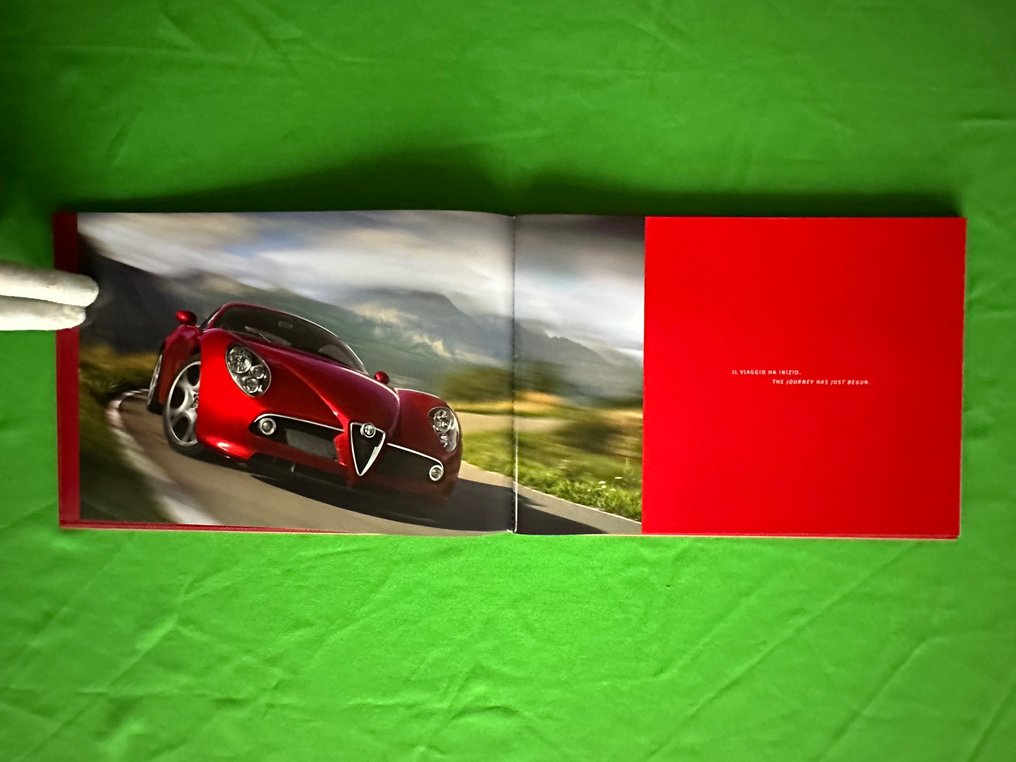 Brochure - Alfa Romeo - 8C Competizione leather owner's catalogue #3.2