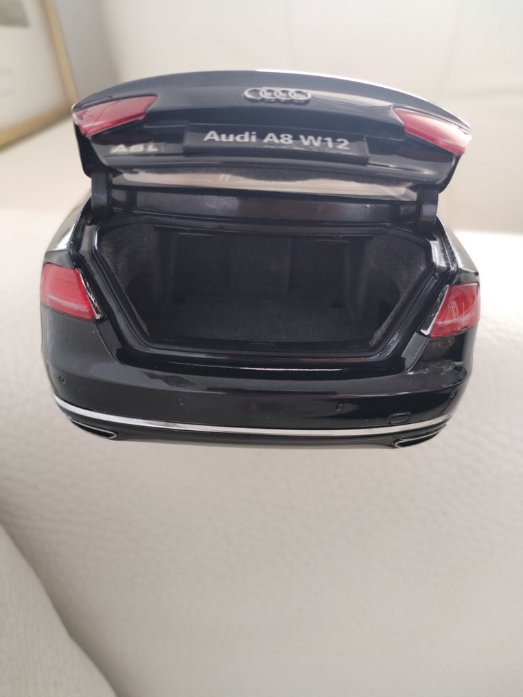 Kyosho 1:18 - Pienoismalliauto -Audi A8 W12 2010 #2.2