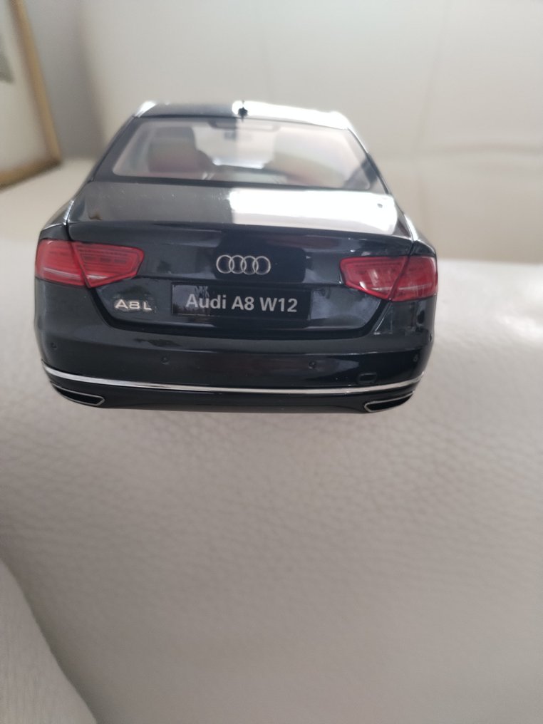 Kyosho 1:18 - Voiture miniature -Audi A8 W12 2010 #2.1