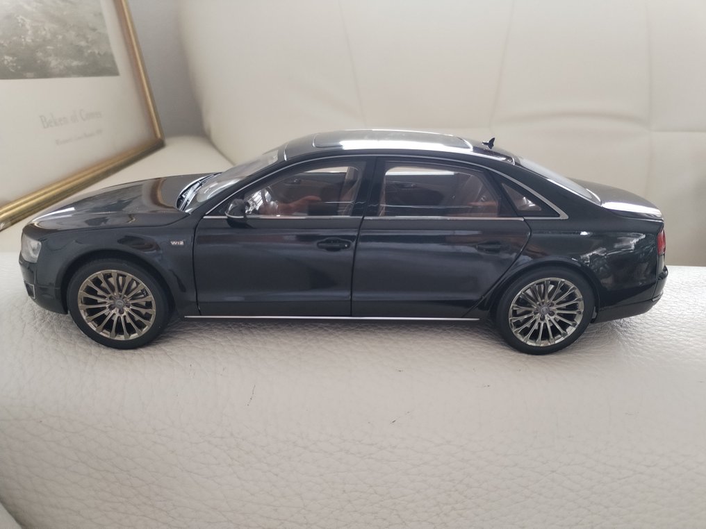 Kyosho 1:18 - Pienoismalliauto -Audi A8 W12 2010 #1.1