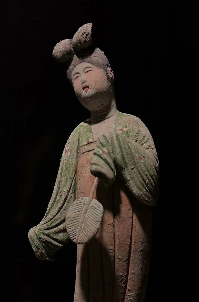 Im Stil von - China - Magd mit Fächer haltend - Tang-Dynastie - Töpfermädchen - 25 cm  (Ohne Mindestpreis) #2.1