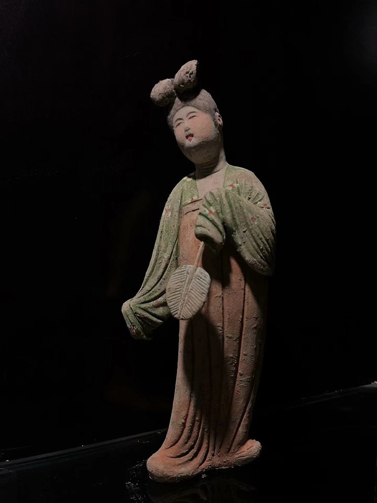 Im Stil von - China - Magd mit Fächer haltend - Tang-Dynastie - Töpfermädchen - 25 cm  (Ohne Mindestpreis) #1.2