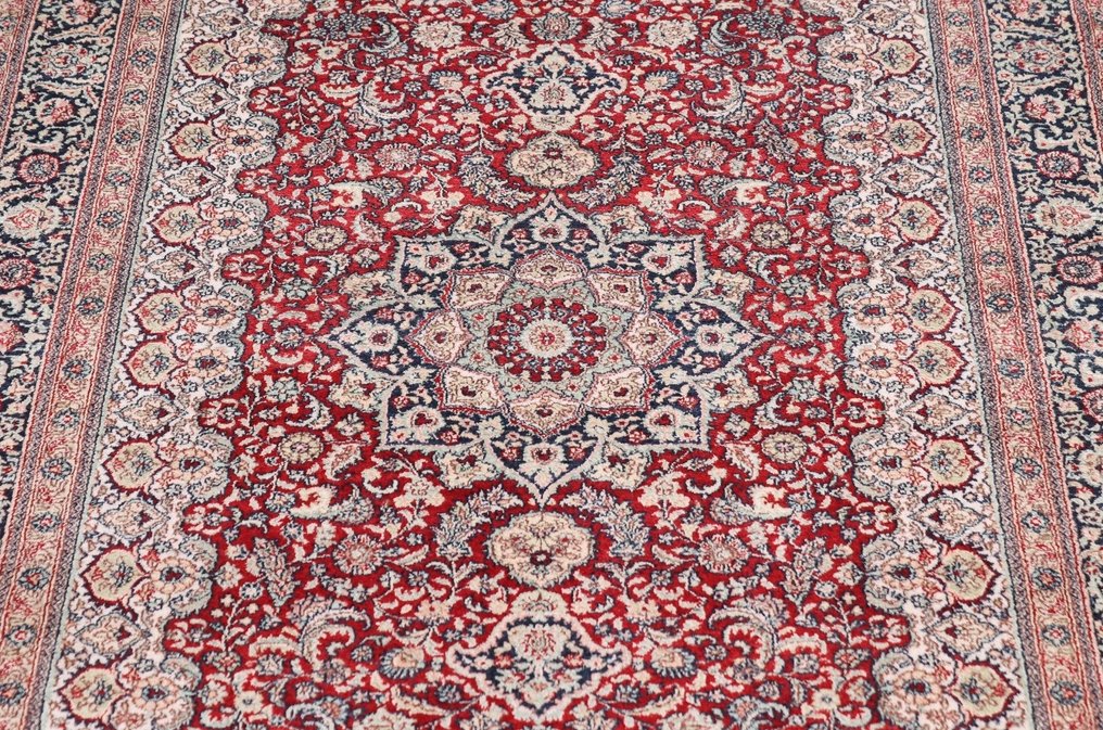 Silk Hereke Carpet with 10/10 Quality Pure Luxury 1 Mio. Knots/m²