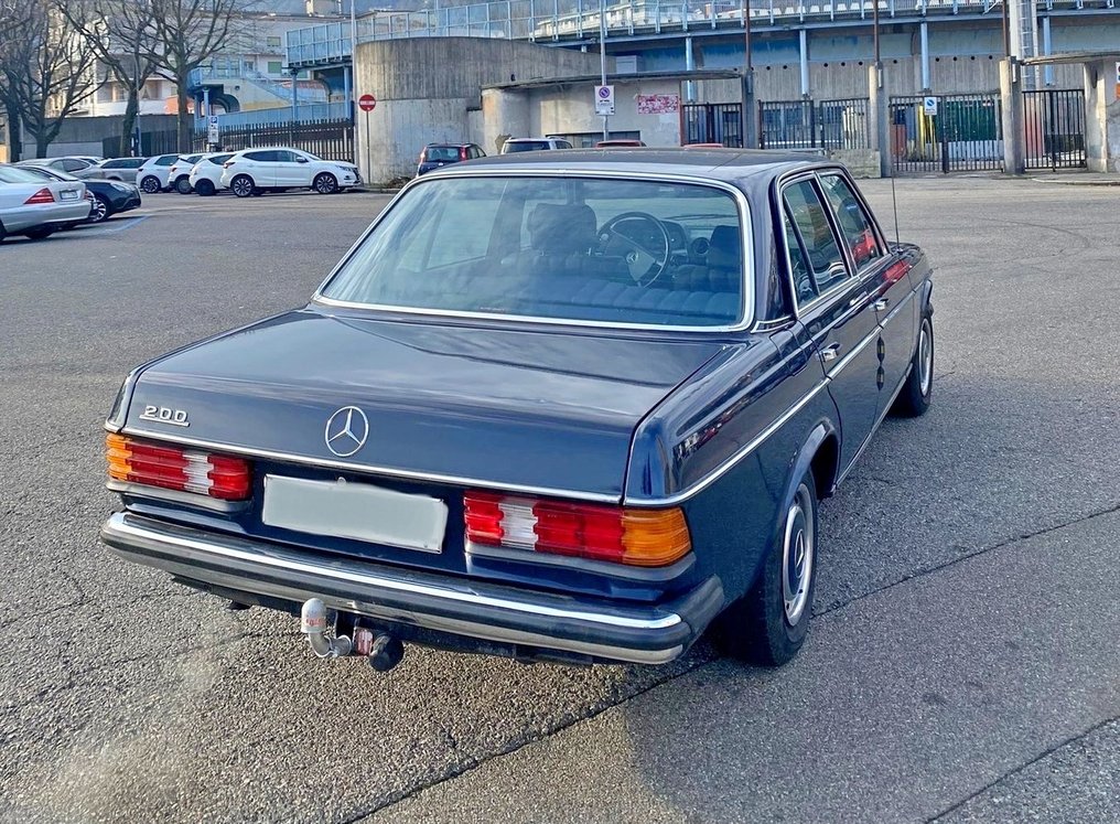 Mercedes-Benz - 200 - 1982 #3.1