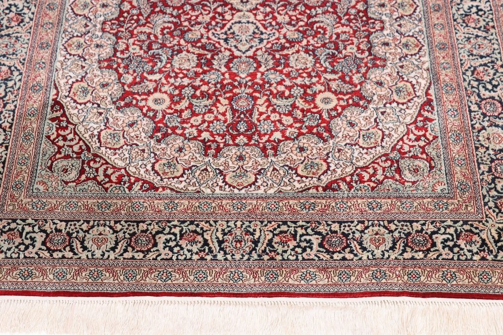 Silk Hereke Carpet with 10/10 Quality Pure Luxury 1 Mio. Knots/m²