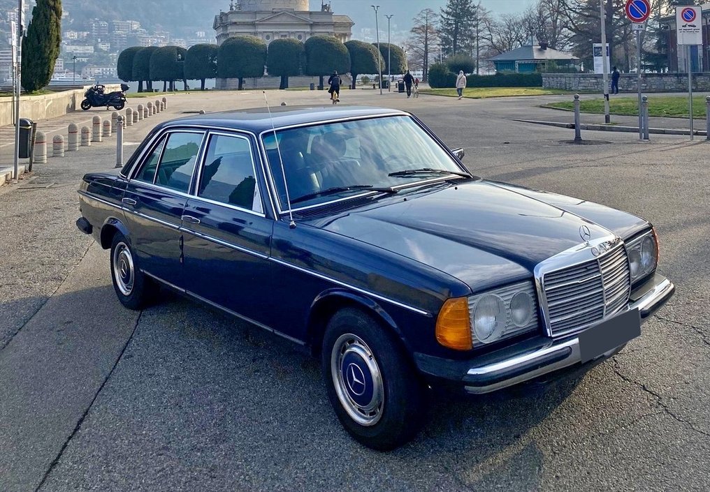 Mercedes-Benz - 200 - 1982 #2.2